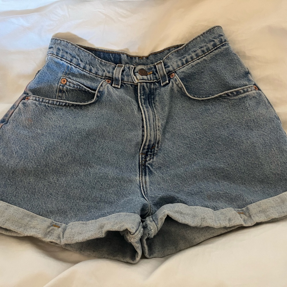 Orange tab Levi shorts!